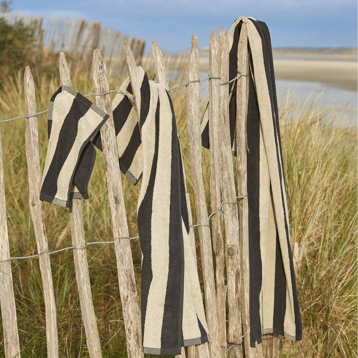 Sylvie Thiriez - Wholesale Bath Towel - Fancy towel Lignes anthracite1