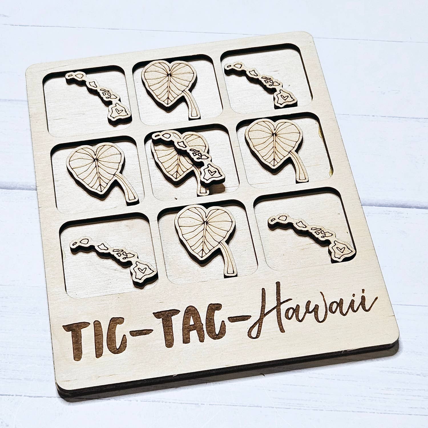 The Trendy Traveler - Wholesale Board Game - Hawaii Palm Leaf Tic-Tac-Toe Game3