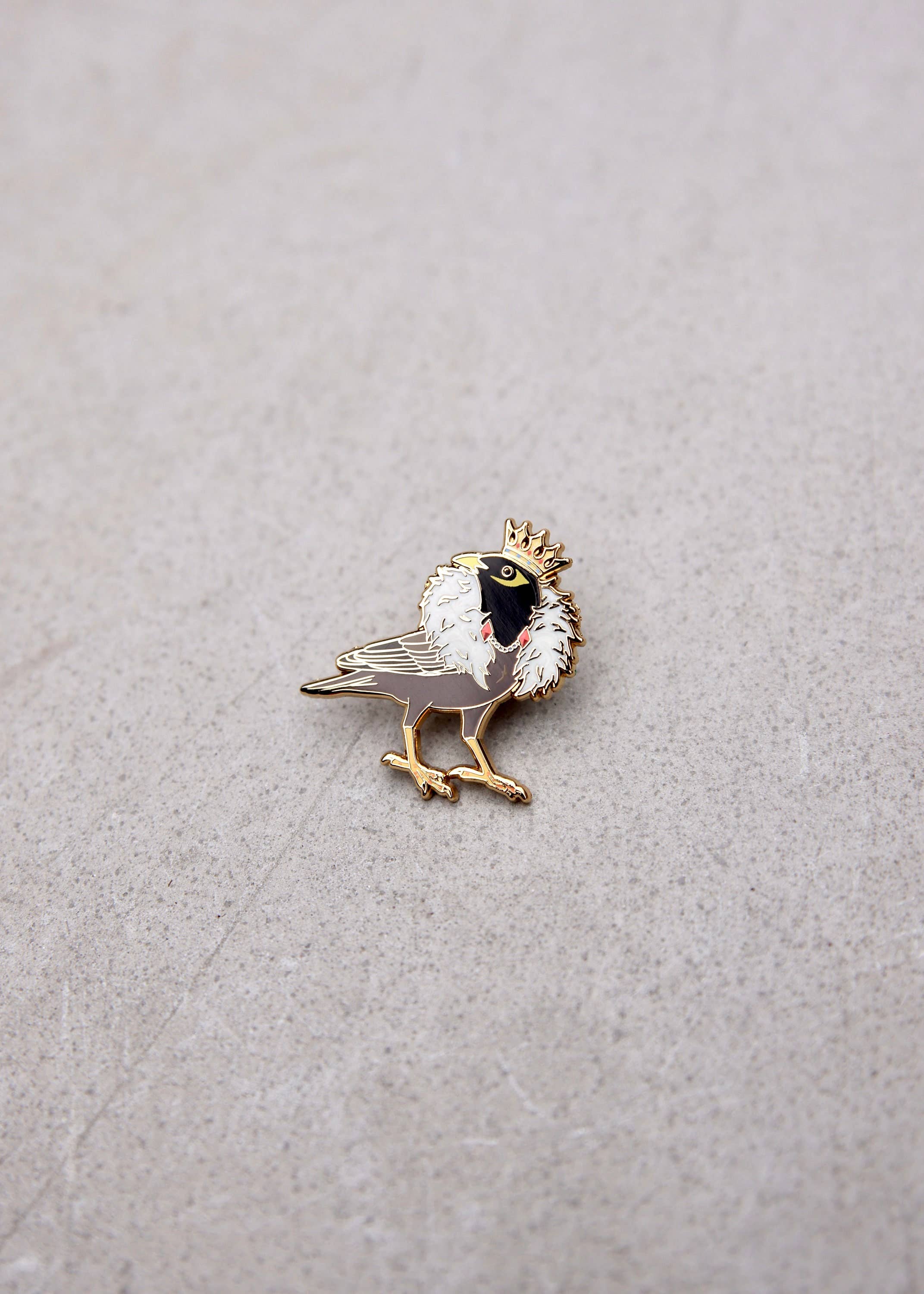 The High-End Collective - Wholesale Reversspeld/knoop - King Mynah emaille pin2