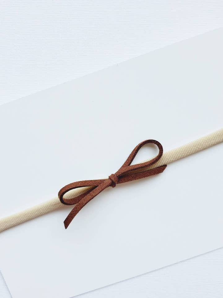 Noeud Bébé en Daim Marron • Noeud Bébé Nouveau-né pour la vente par Revival Bow Co.
