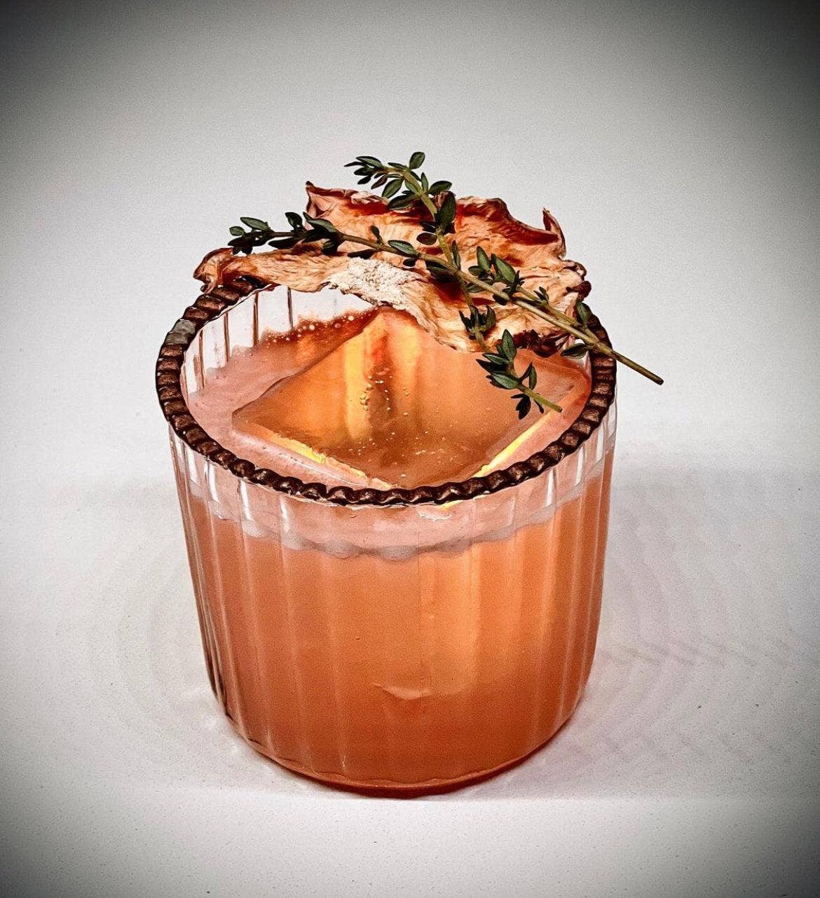 Cocktail Garnish Co. - Vente Fruits secs/déshydratés - Tranche d'ananas déshydratée (avec écorce), 14 tranches1