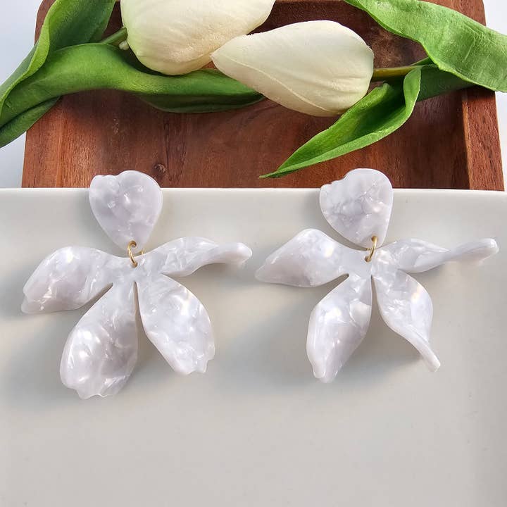Spiffy & Splendid - Vente Boucles d'oreilles pendantes - Boucles d'oreilles Jasmine - Perle // Statement, Bijoux, Fleur2