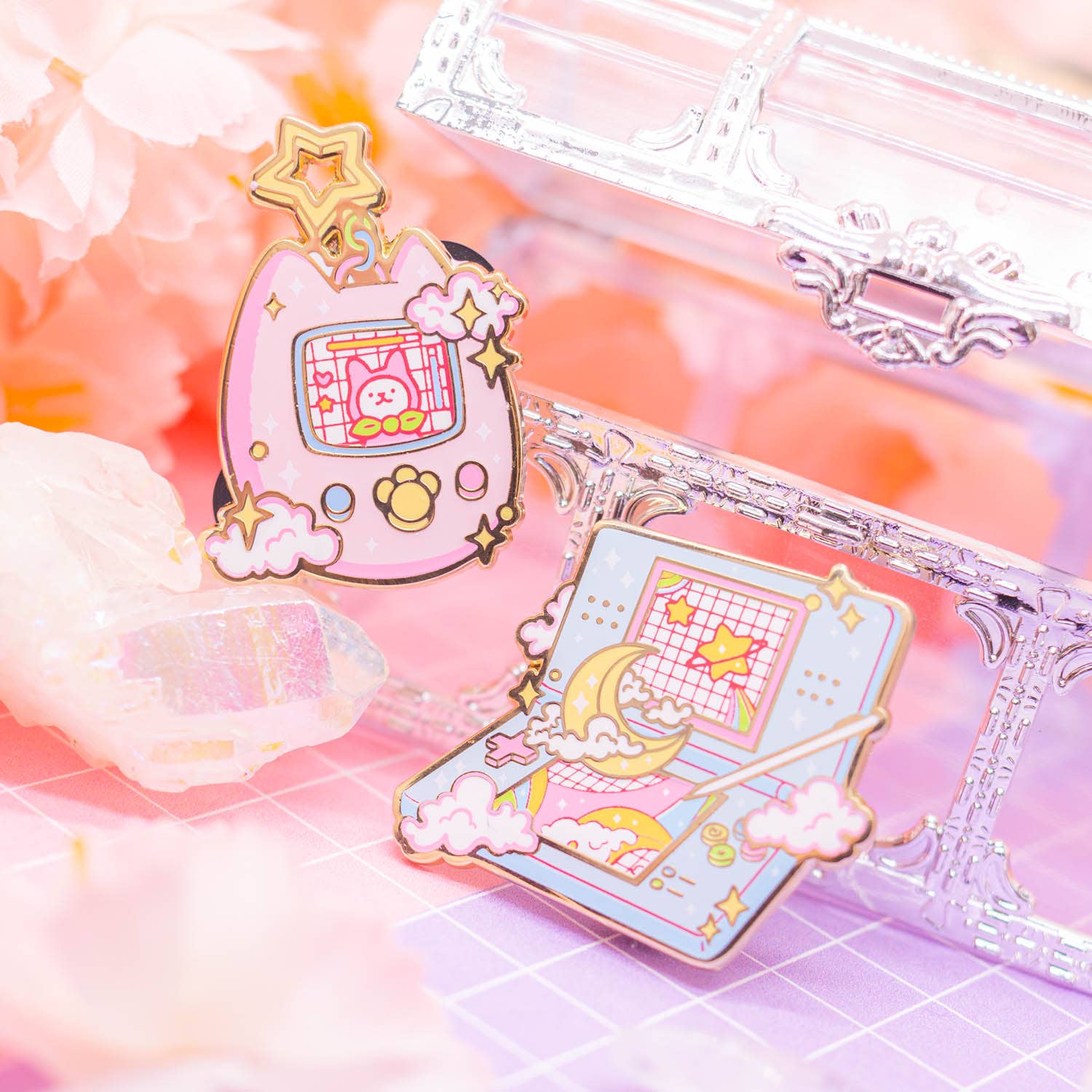 Moonlume – wholesale Lapel pin/button – Cat Virtual Pet Toy hard enamel pin, screen-printed2