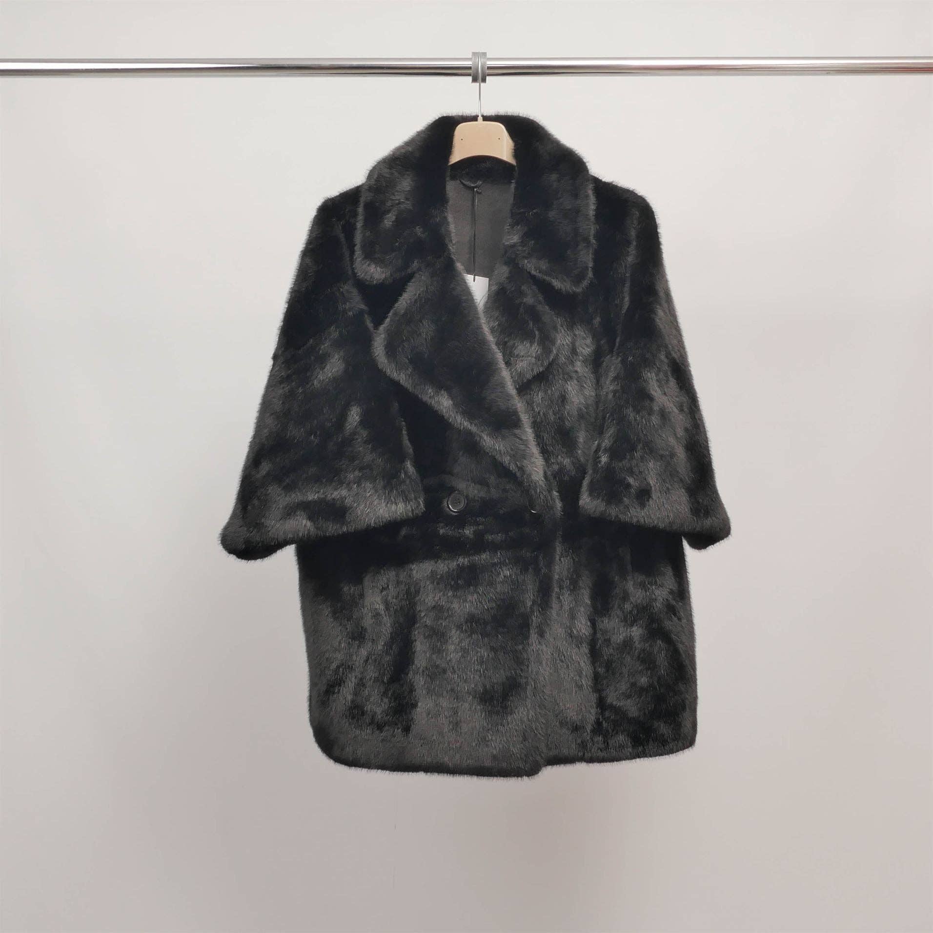 Cecile Wang - Wholesale Fur/Faux Fur Coat - Women's - Short faux fur coat 3/4 sleeves DSY250351