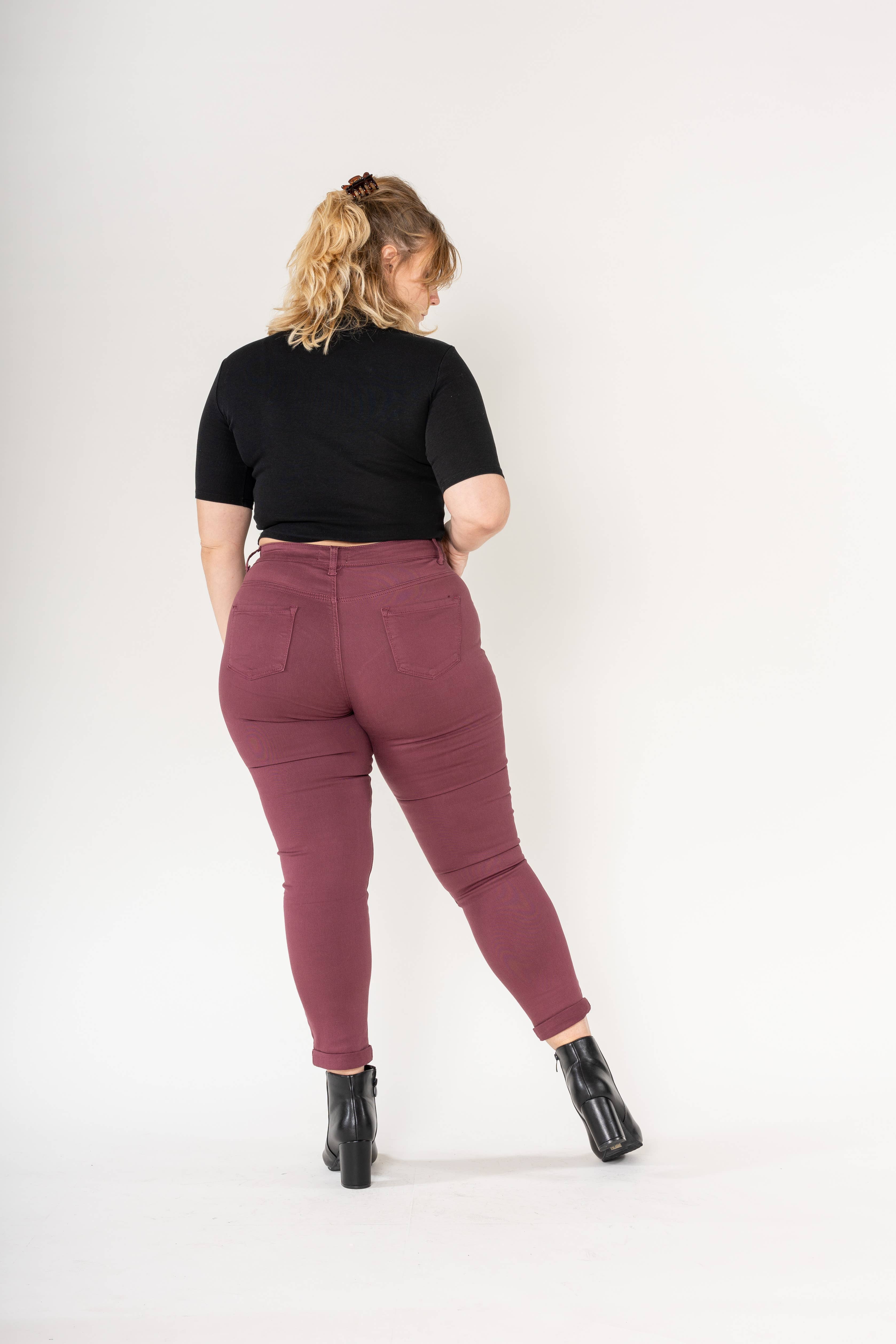 Nina Carter – Calças - Mulher por atacado – Tamanho Plus Curve Plus Tamanho Voltar ao Pescoço P199126