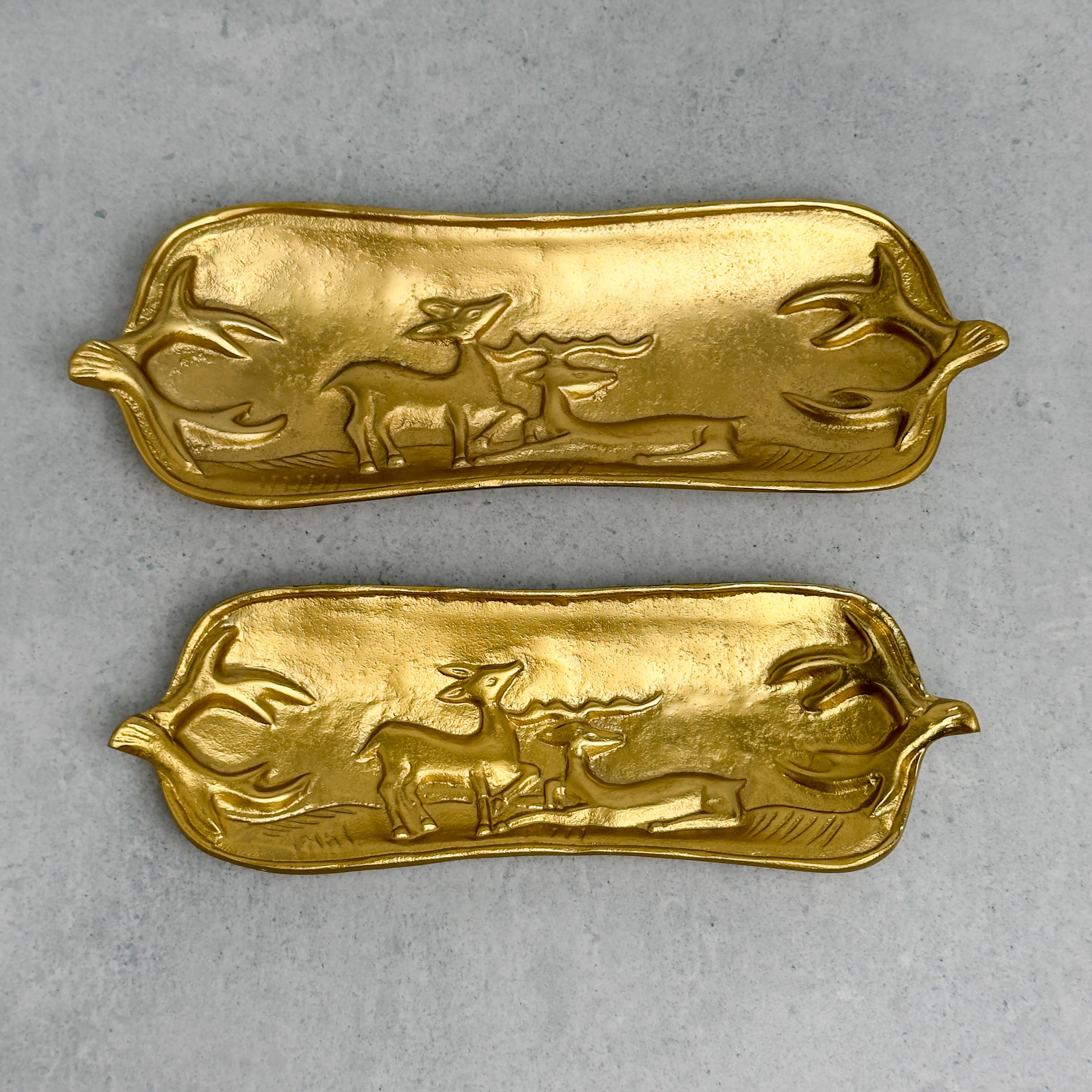 India Handicrafts Inc - Wholesale Decorative Tray - Gold Textured Deer Tray1