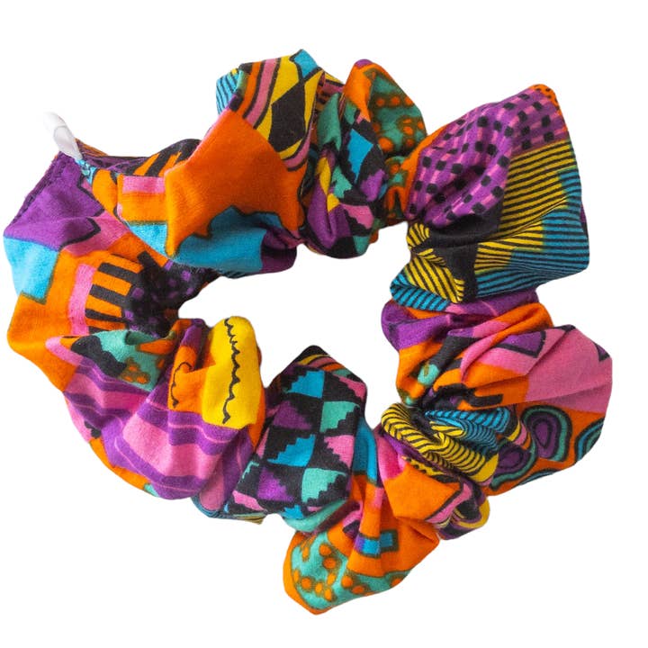 Chouchou Kente Violet I Le Magnolia Enchanté pour la vente par The Enchanted Magnolia