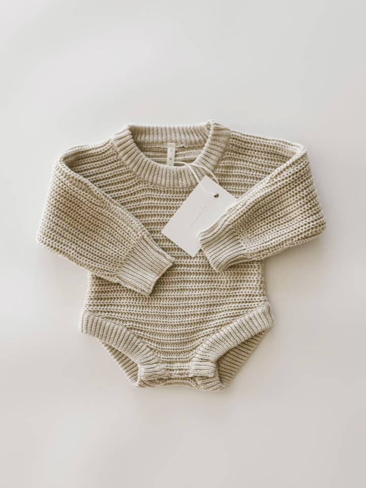 Onesie en maille épaisse 'Biscotti' pour la vente par Oat Children