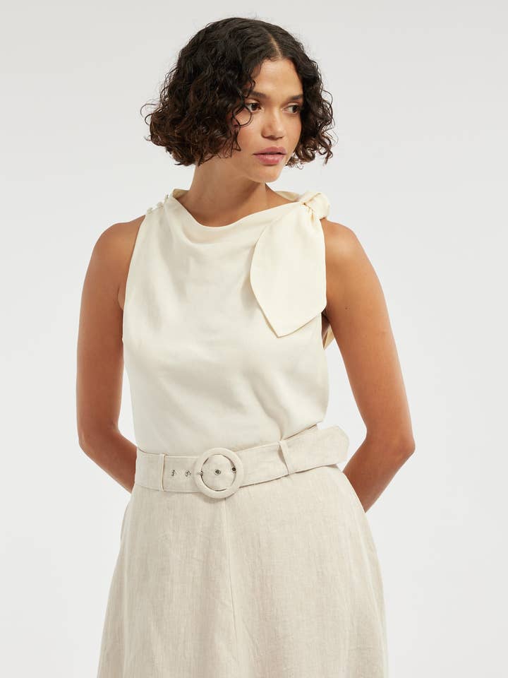 Tessa Schouderknoop Top - Crème voor wholesale door Amelius