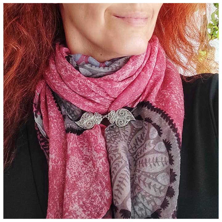 Cristina SJ creative shop - Vendita all'ingrosso Spille - Spilla per abiti, sciarpe, pasmine, poncho, mantelle, scialli