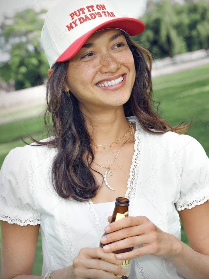 TCM0051 Casquette Trucker Brodée Puff "Mettez-le sur le compte de mon père" pour la vente par MiMi Wholesale