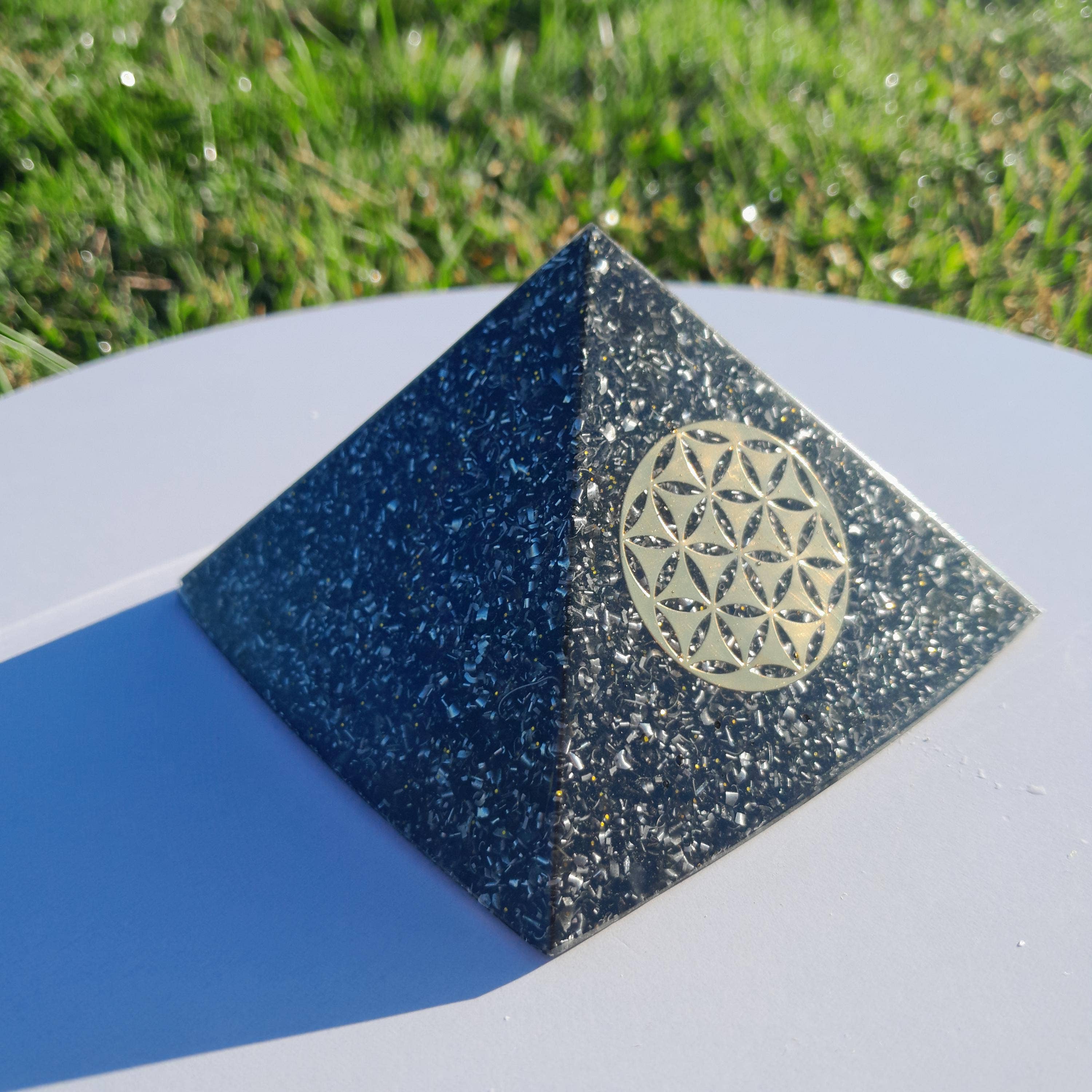 Mundo Orgon - Wholesale Spiritual Stone/Crystal - Orgonite Pyramid Flower of Life with Shungite - 90mm Base1