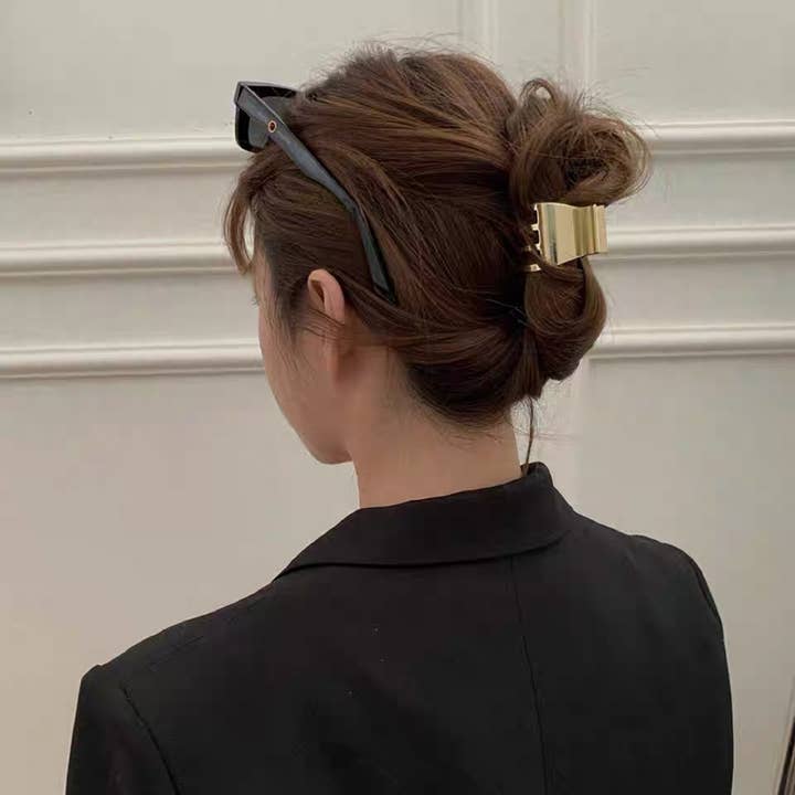 Small Hair Claw | Gold | Hair Accessories | High Ponytail for wholesale by LadyJuneAccessories