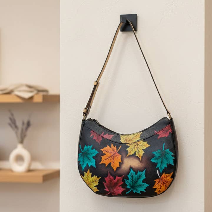 Sac bandoulière en cuir véritable peint à la main – Érable (Marron) pour la vente par Alta Quero