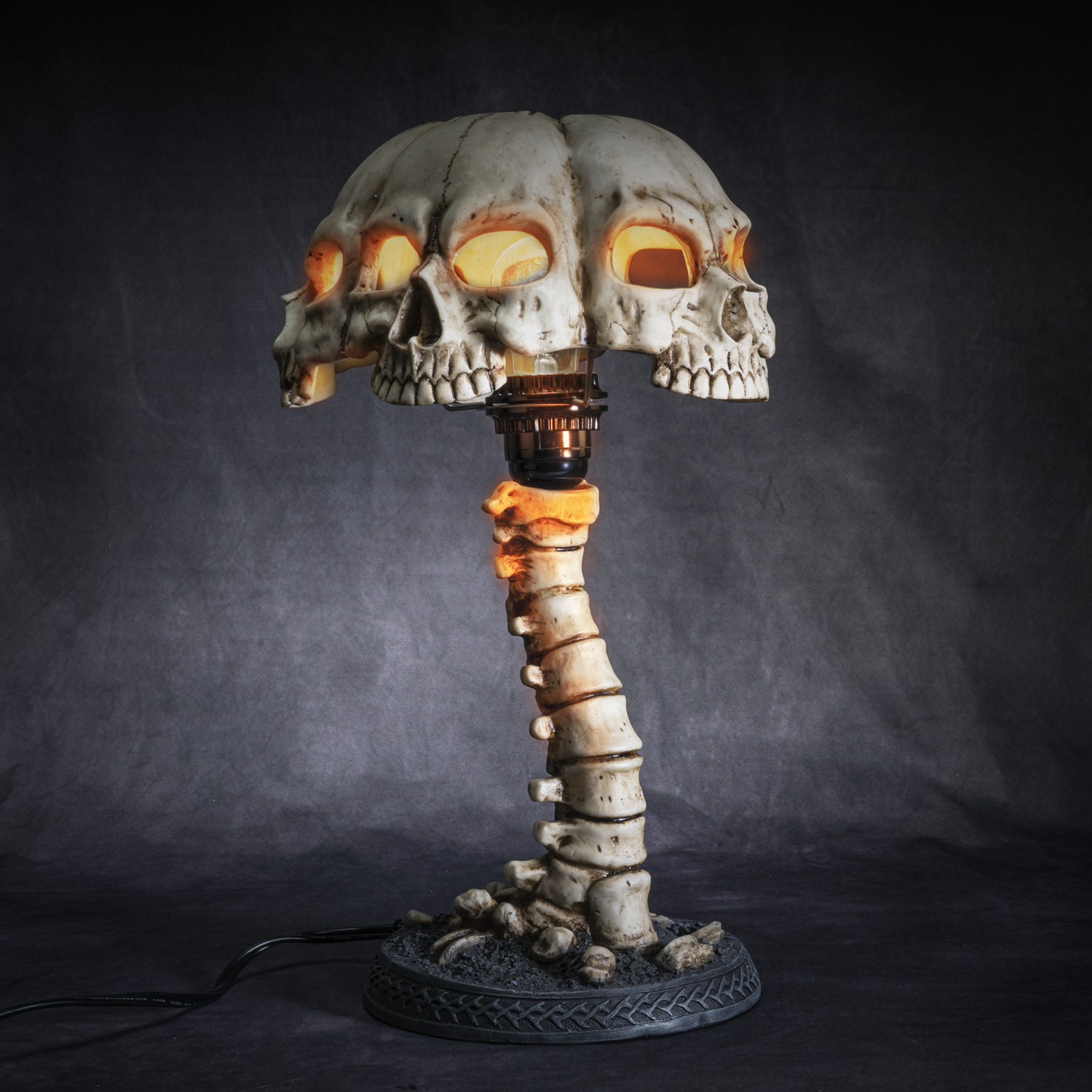 Pacific Trading – wholesale Accent/desk lamp – Skull Lamp6