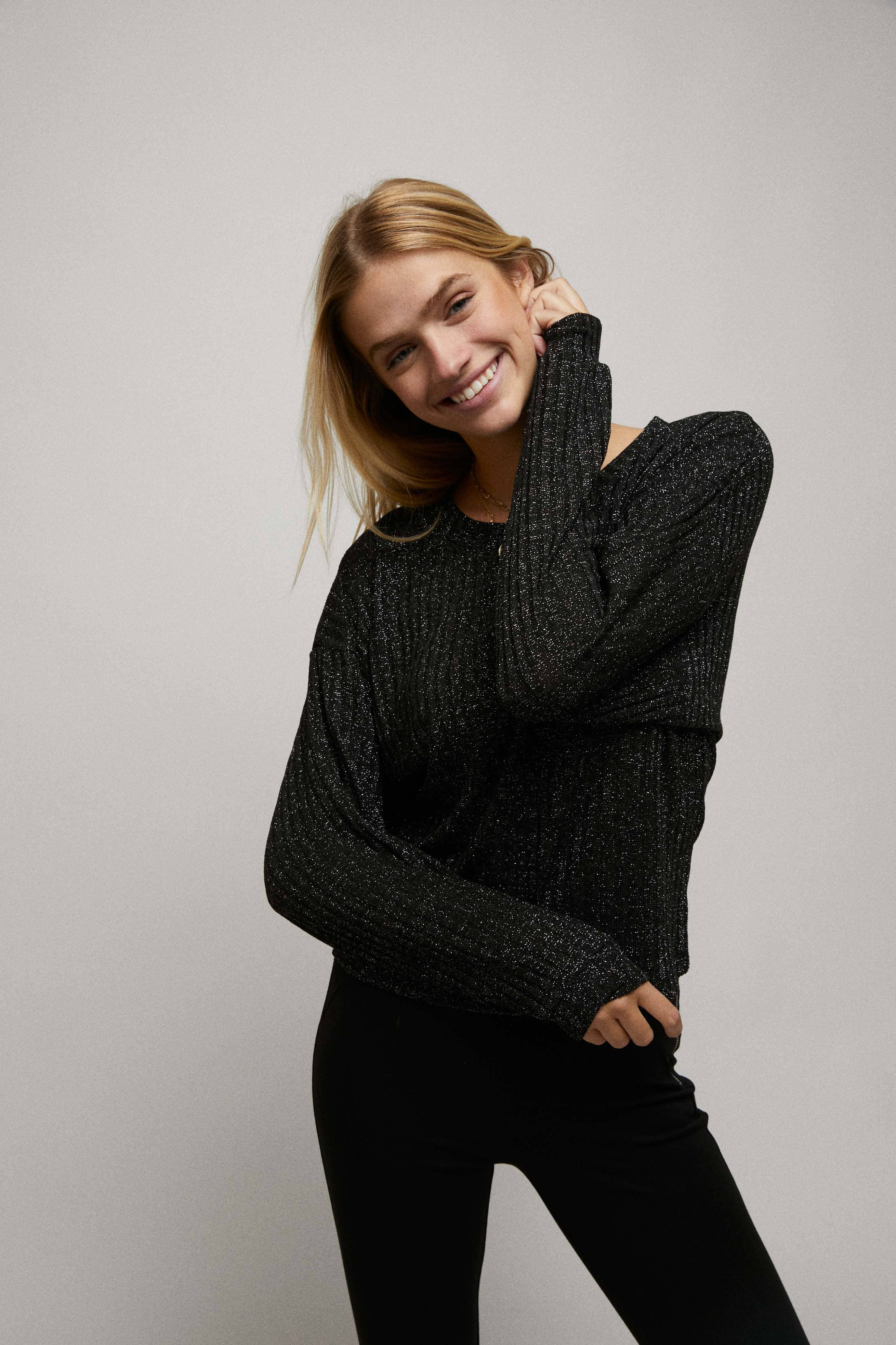 Cerule – Großhandel Strickoberteil – Damen – Langärmliges, kariertes Oberteil aus Lurex-Rippstrick4