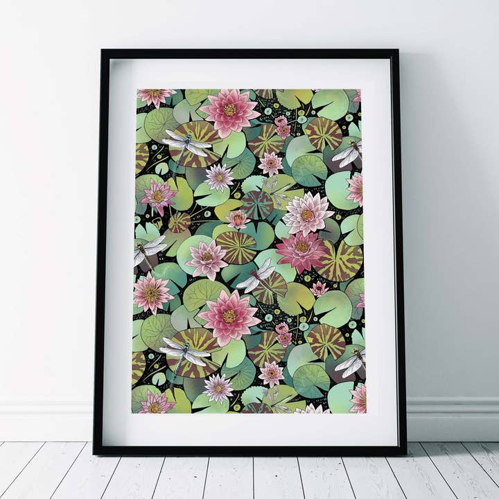 Kunstdruk/ Patroon/Waterlelies en Libellen voor wholesale door Freya's Prints