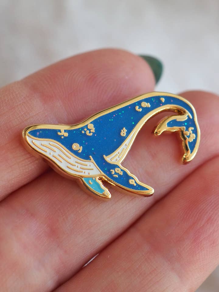 Whale - Donkerblauw - Reversspeldje - Glow-in-the-Dark voor wholesale door LanaBetty