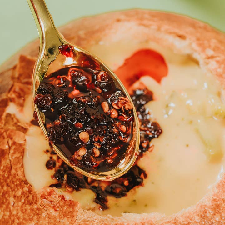 Me's Way LLC - Wholesale Sauce - MẸ’S WAY CHILI SAUCE – REGULAR-16oz10