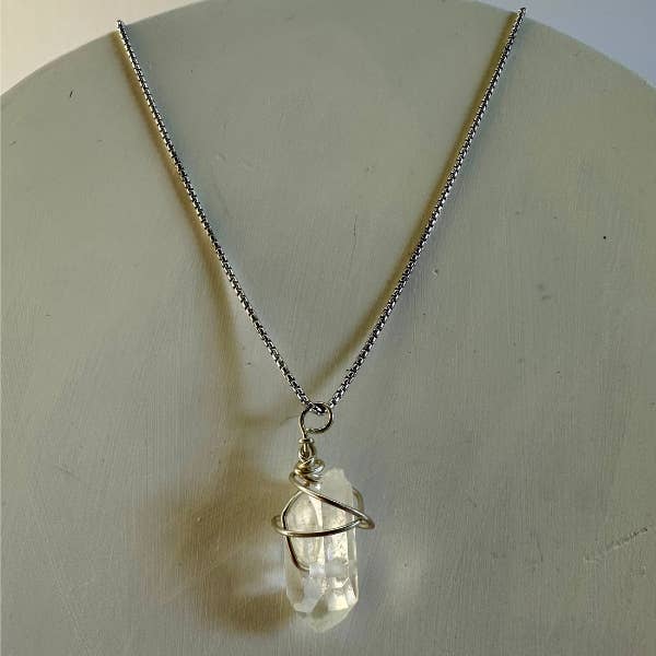 Rengörande stort trådlindat kvartskristall silverhalsband för wholesale av She's Crafty AVL