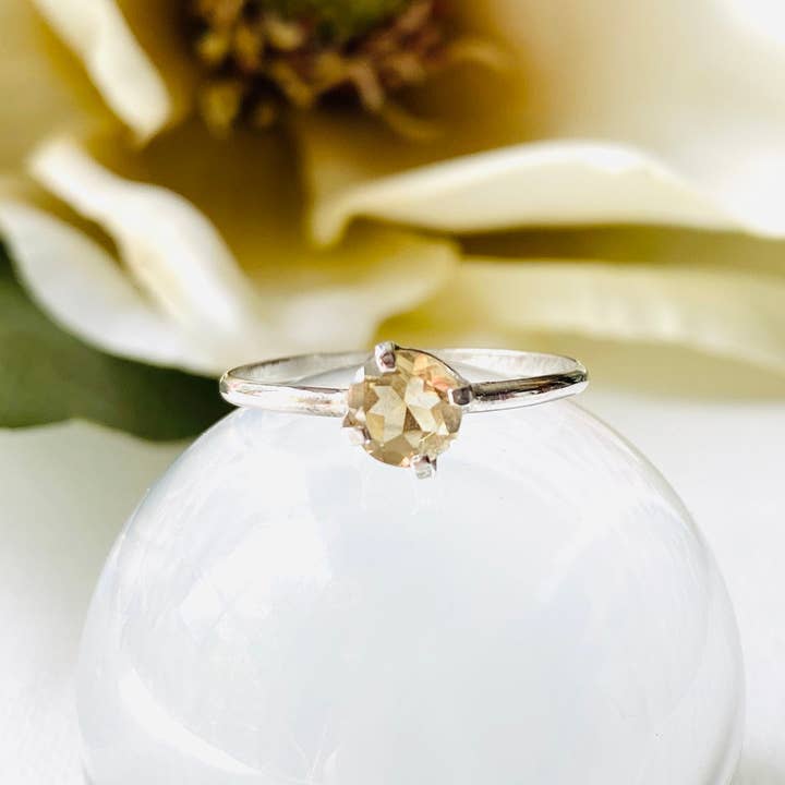 Citrinring – "Gyllene Strålglans" för wholesale av Janine’s Jewelry Design