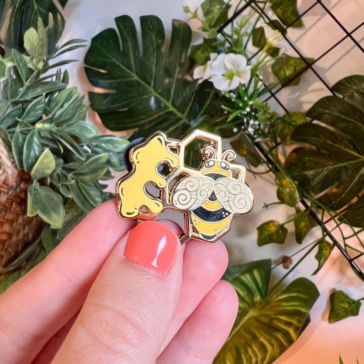 SwirliNyx – wholesale Lapel pin/button – Honey Bee Enamel Pin1