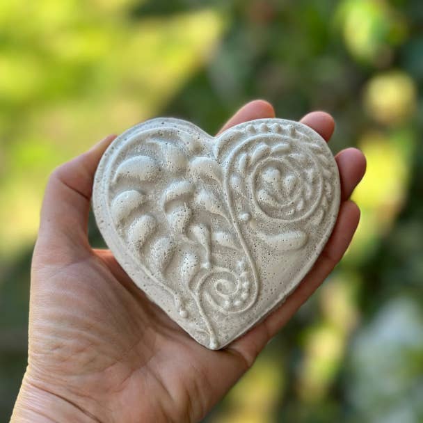 Backyard Stone Art - Wholesale Versiering/decoratie voor buiten - betonnen harten, tuinbeelden, betonkunst, tuingeschenken