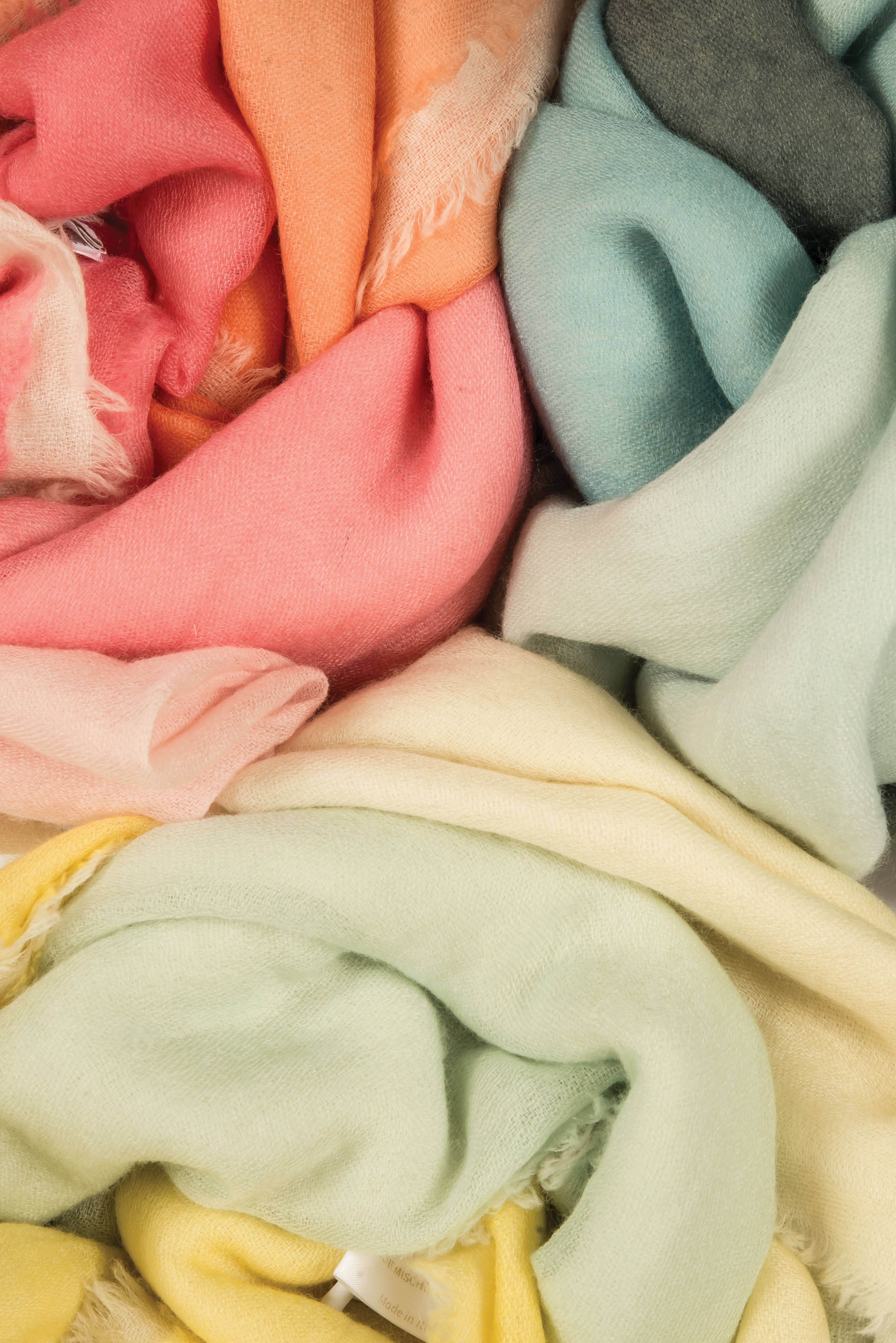 Abstract - Wholesale Scarf - Women's - Hand-dyed degradè scarf in pure cashmere8