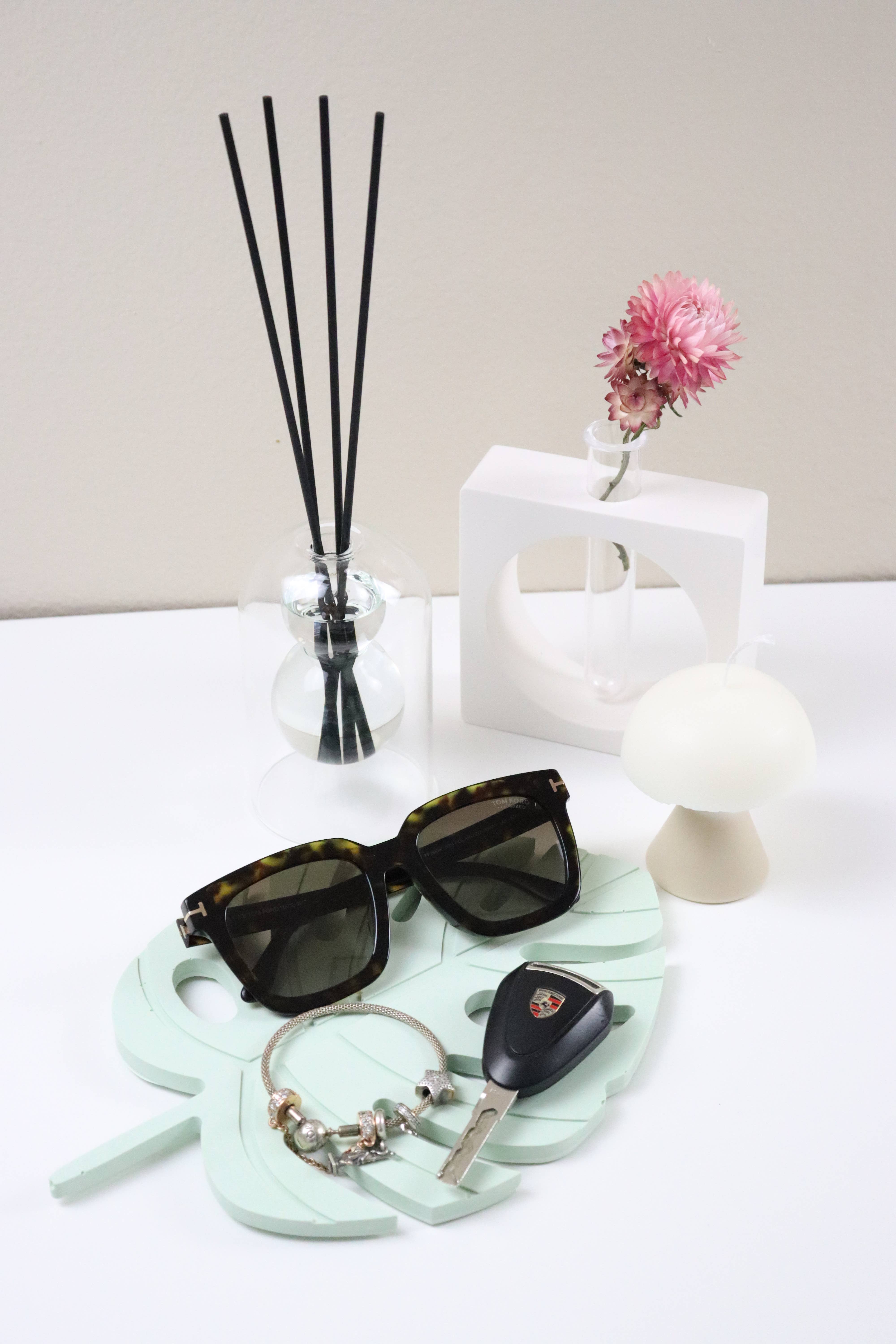 Three Springs Candle Co. – wholesale Jewellery dish – Monstera leaf Jewelry & Trinket tray | Trivet - Mint5