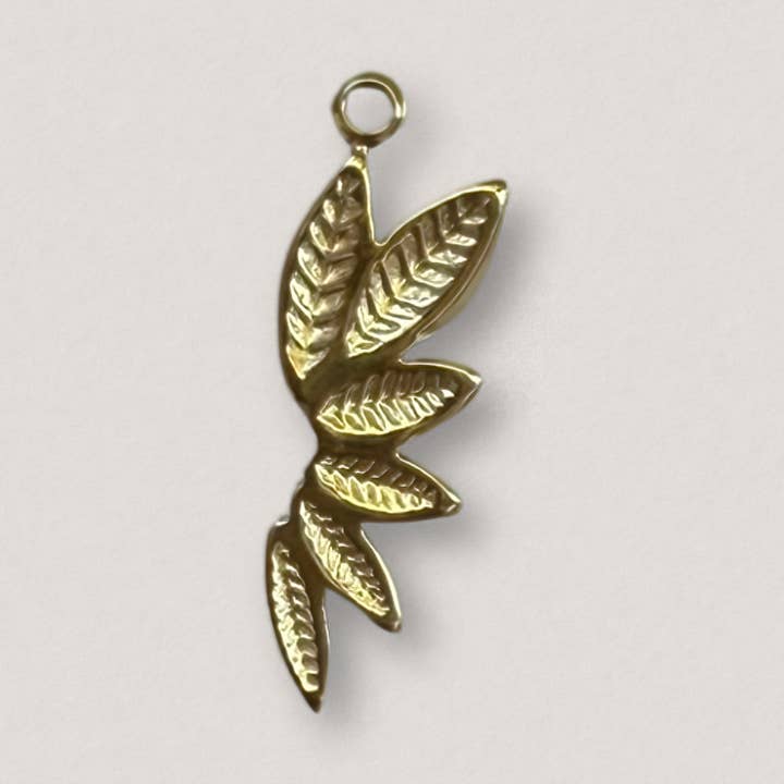 Pendentif Feuille : Résistant à l'eau - Barre de Charme Résistante au Ternissement pour la vente par House of Azelea