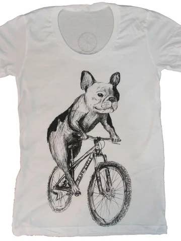 T-shirt Bulldog sur un vélo pour femme pour la vente par Dark Cycle Clothing