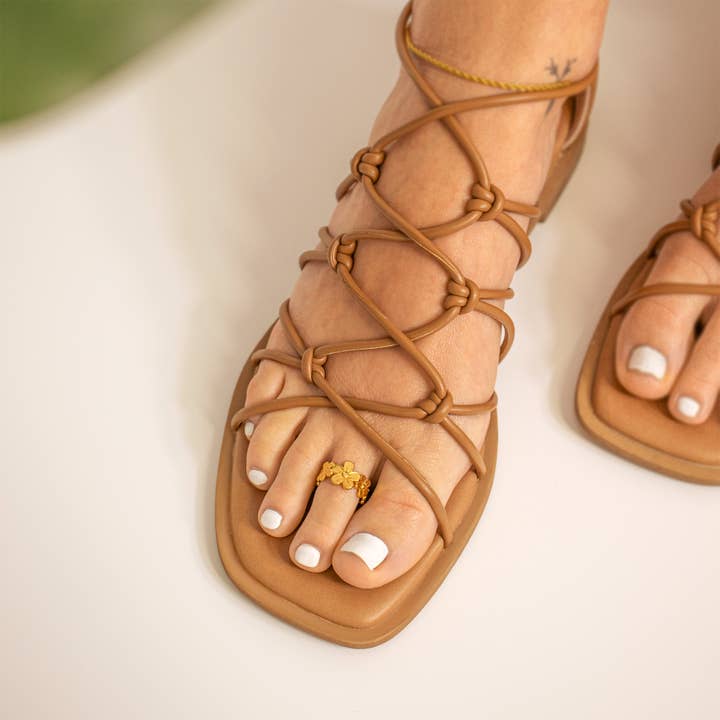 WJW – wholesale Tåring – Tåing i rostfritt stål med 18K guld PVD och blommönster3