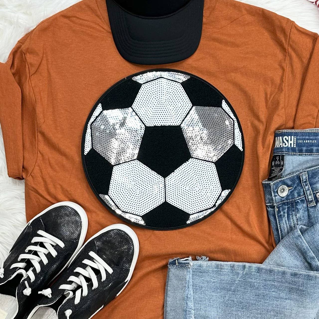 Trendy Tee Co. – T-shirt gráfica - Unissexo por atacado – Lantejoula Chenille Patch Tee Quotidiano1