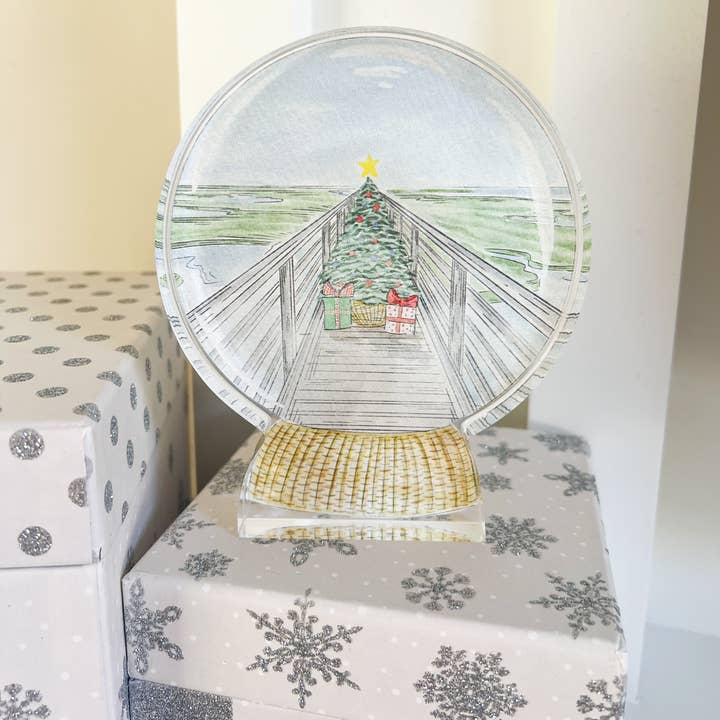 WonderfullyWrittenCo – wholesale Dekorativt bordsobjekt – Gray's Beach Snow Globe Akrylhylla Semesterdekor