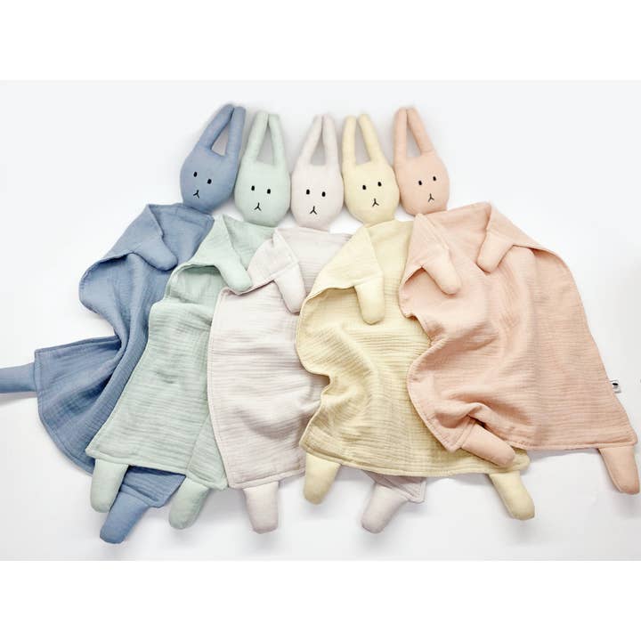 Peter rabbit muslin comforter for wholesale by Natural Cuddles