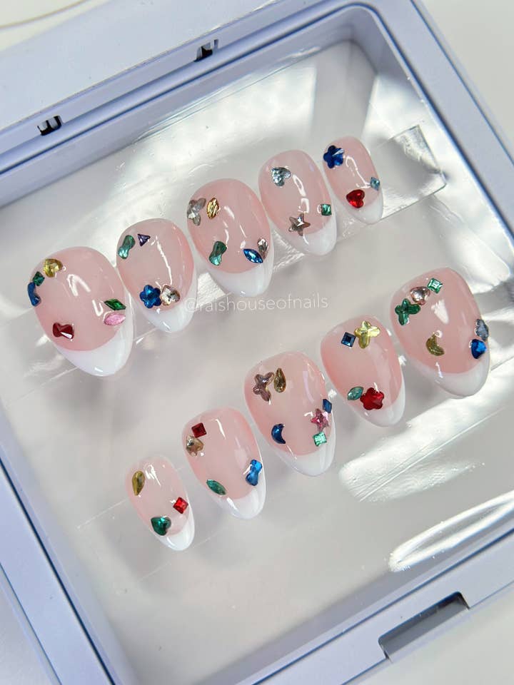 Micro Unhas Postiças Francesas, Pequenas, Formato Amêndoa Extra Curtas por atacado de Rai's House of Nails