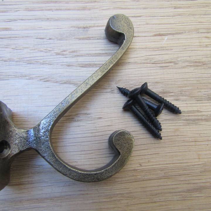 Gancho de revestimento quadrado voluta latão antigo por atacado de IronmongeryWorld