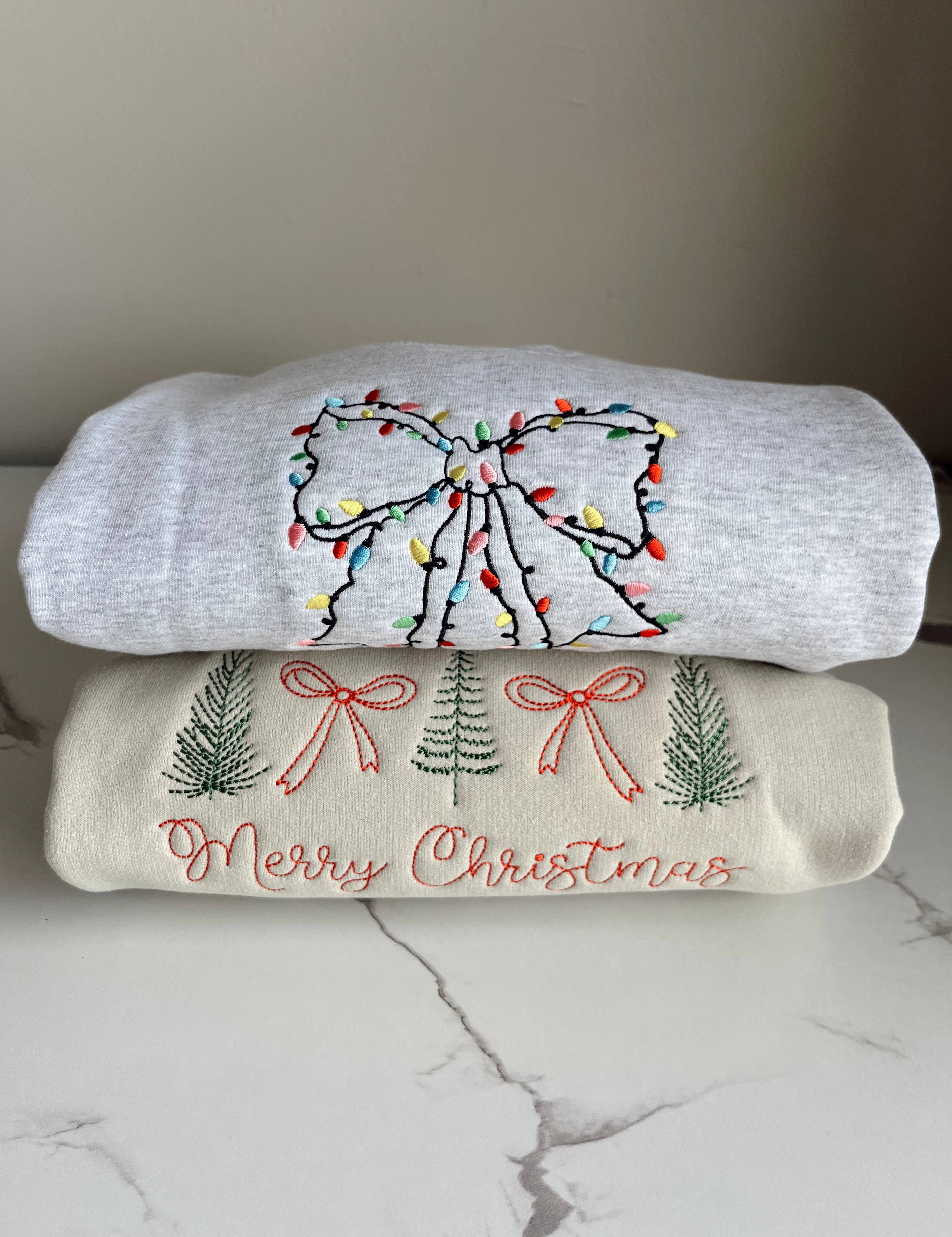 The Thread Effect - Wholesale Sweatshirt - Unisex - Embroidered Christmas Bow Sweatshirt1