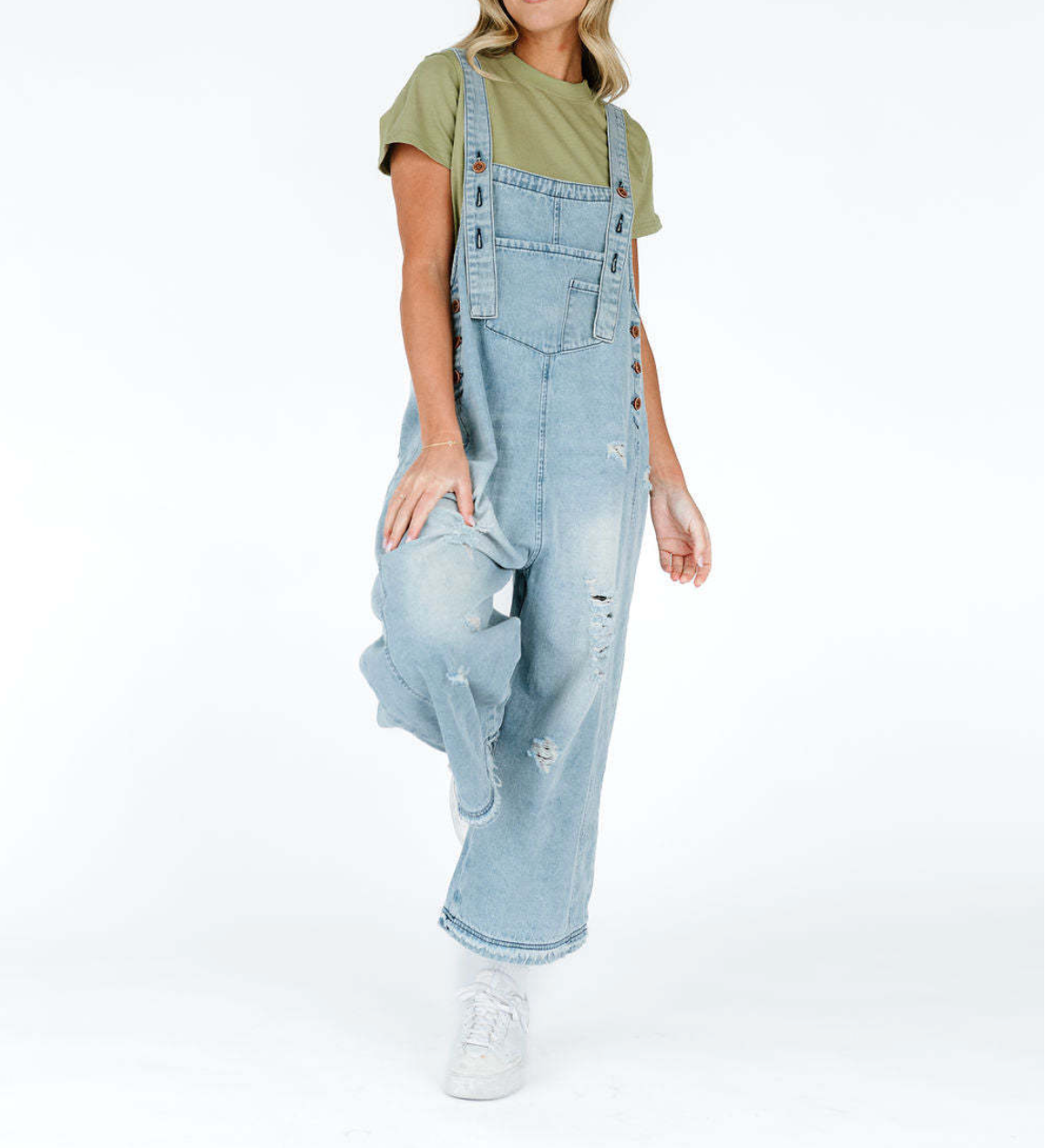 EmberLoom – Engroshandel Overalls - Dame – Kvinders bredbenede buksedragt med slidte detaljer denim overalls1