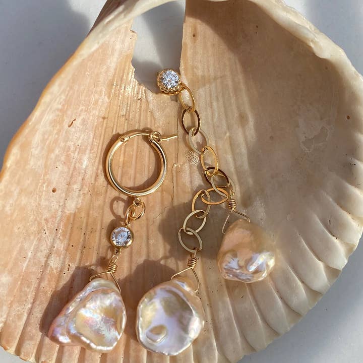 Boucles d'oreilles dépareillées GF 14 carats en champagne rose pour la vente par Beshea Beshea