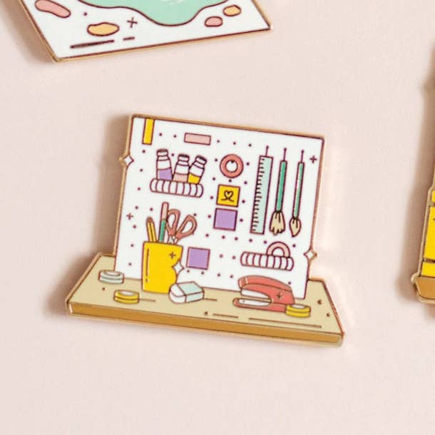 Occasionalish - Wholesale Lapel Pin/Button - Creative Corner Enamel Pin2