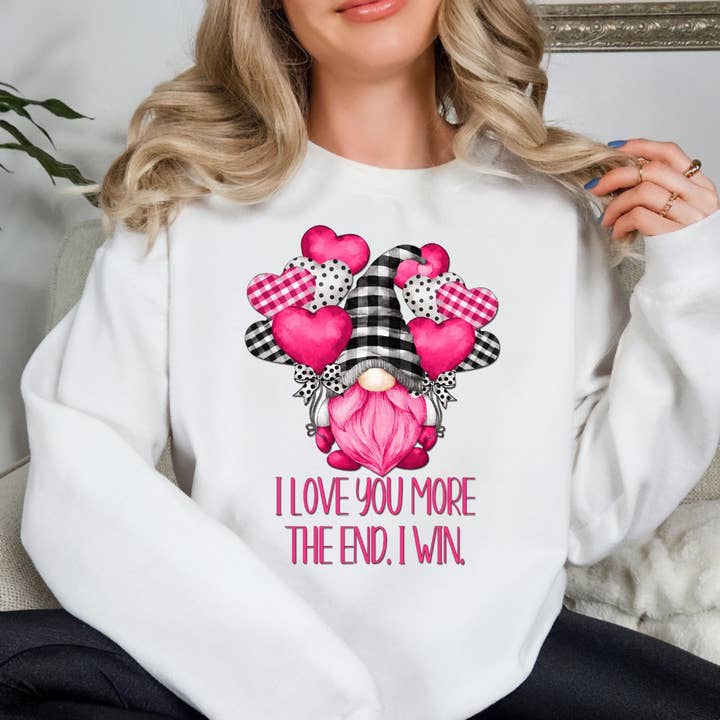 Te quiero más. Fin. Yo gano. Sudadera del Día de San Valentín. para venta al por mayor de Simply Spoken Apparel