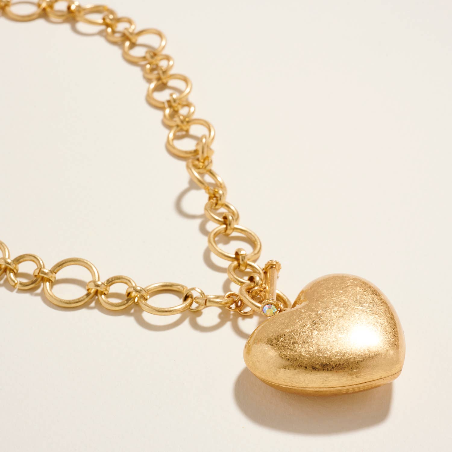 VG Collier court avec fermoir toggle en forme de cœur pour la Saint-Valentin en vente sur Faire1