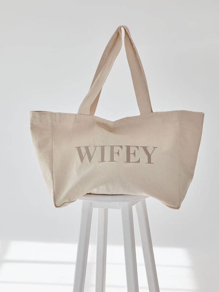 Sac fourre-tout Wifey Statement pour la vente par Six Stories