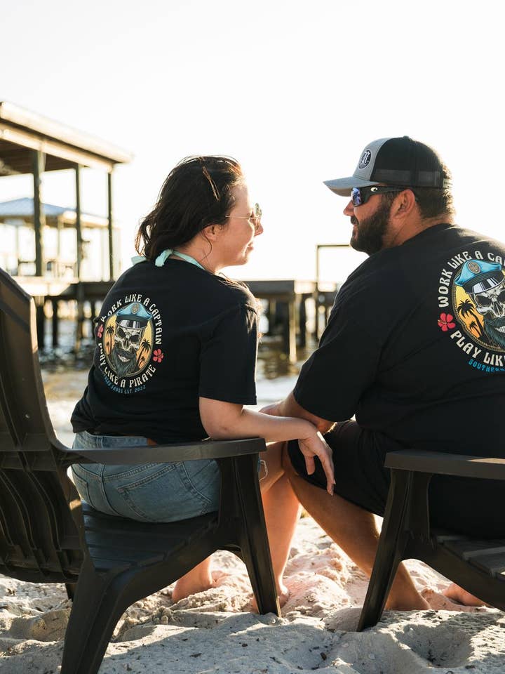 Arbejd som en kaptajn, Spil som en pirattee for engroshandel hos Forever Rooted Apparel