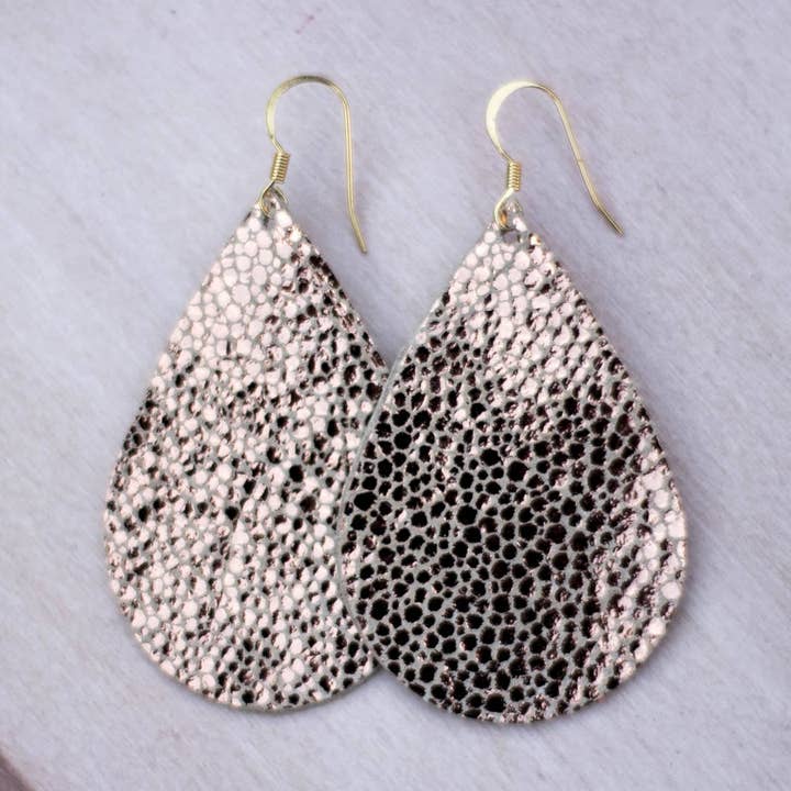 Roségouden glitter leren oorbellen voor wholesale door Luna And Loki Design