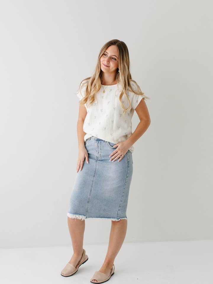 Vintage Wash 'Sydney' 100% Cotton Distressed Raw Hem Denim Skirt for wholesale on Faire