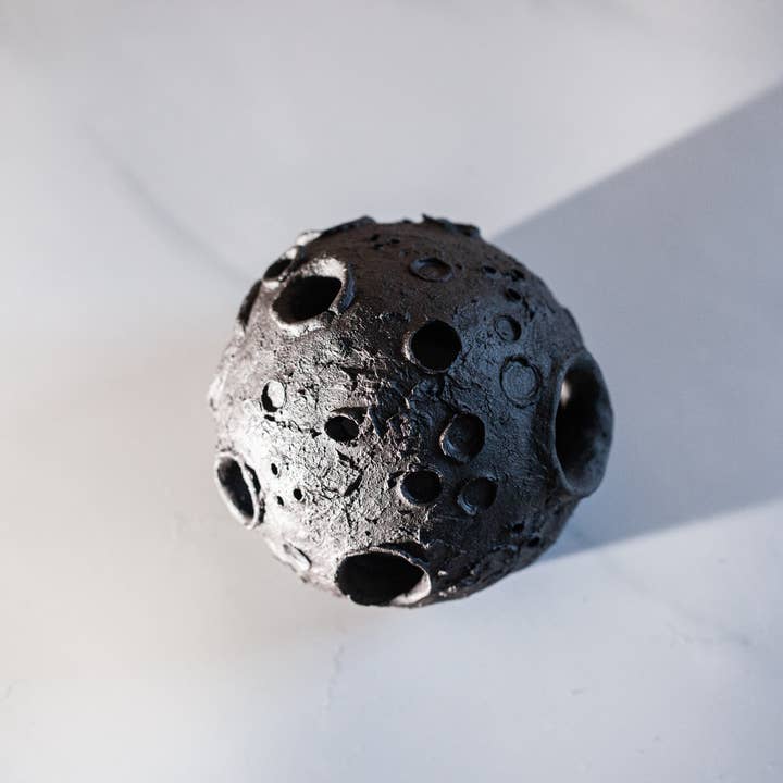 Portacandele votivo Luna Nera, Sfera Luminosa Drammatica per la vendita all'ingrosso da parte di Melike Carr