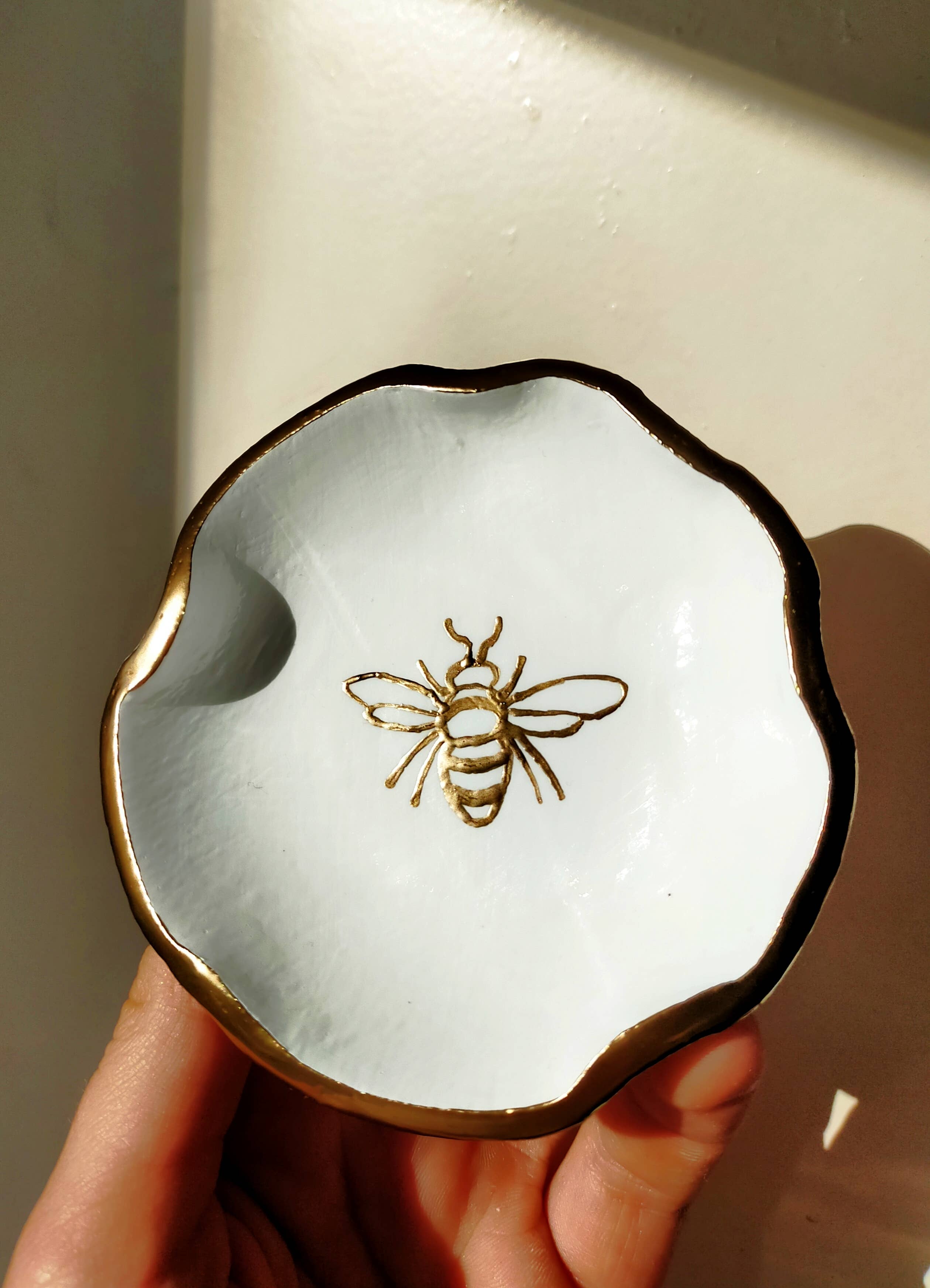 LUTUM Creations – wholesale Smyckesfat – Bee smycken maträtt bee smycken maträtt bee geting guld2