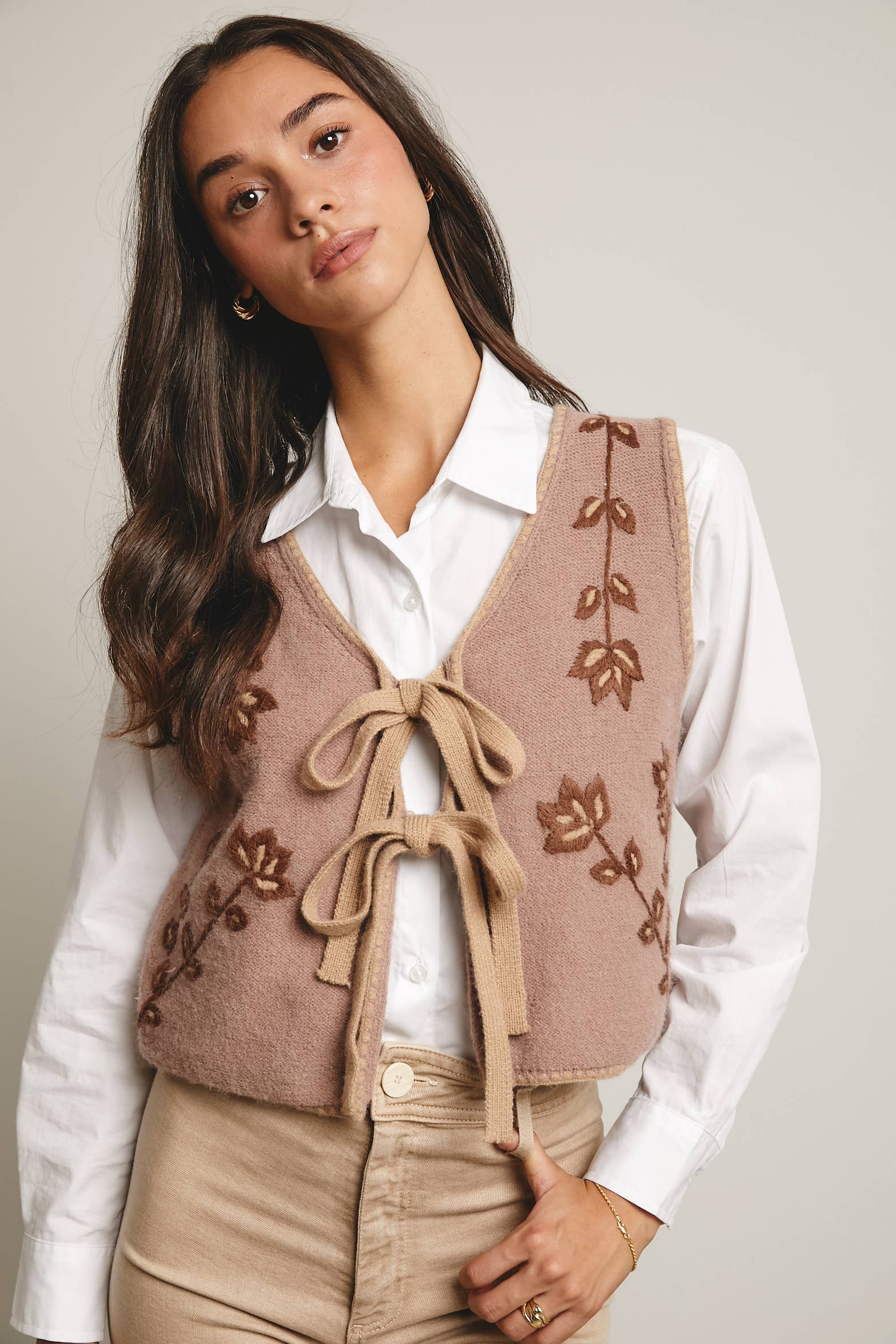 Forte - Wholesale Vest - Dames - Gebreid Vest met Bloemenprint en Striksluiting FSW000616